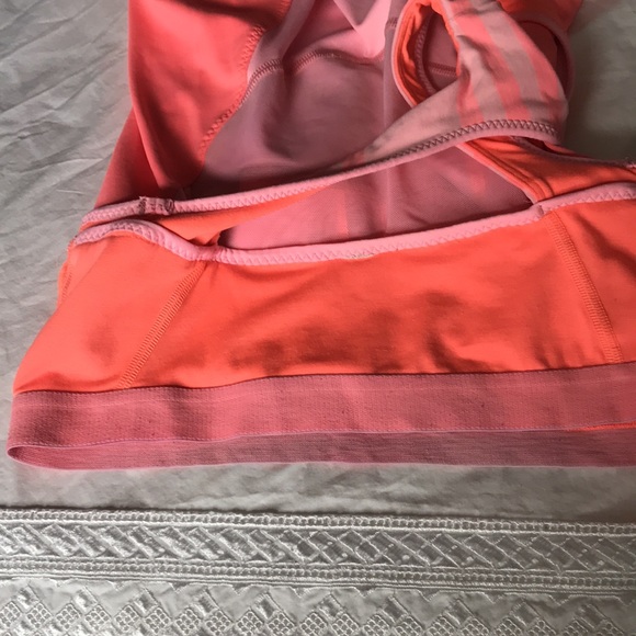 Lululemon Run: Pace tank top, size 6. - Picture 8 of 10